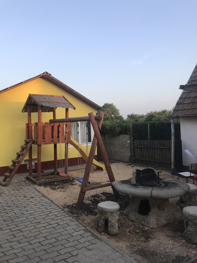 Edit Vendeghaz Tiszaujvaros Ngoại thất bức ảnh